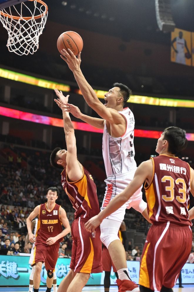 九游-关于迈阿密热火训练开放日，清晨战术微调引欢呼，CBA常规赛在即，训练强度明显提升的信息